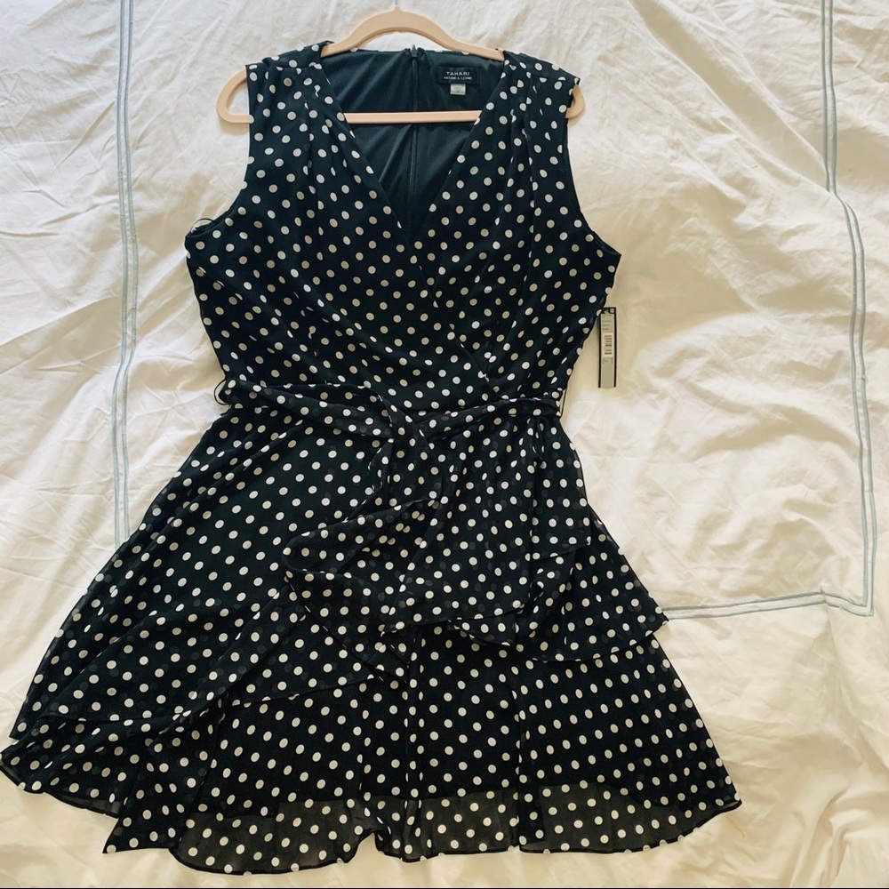 Tahari B/W polka dot Flare Faux Wrap Dress S. 16